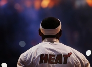 开云棋牌-林高远点燃赛场，英格兰队险胜瑞典队背后的唯一性