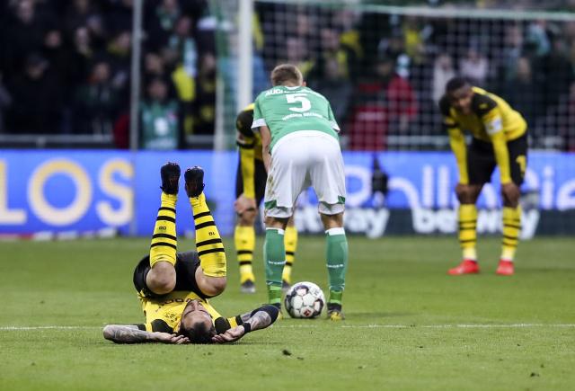 包含布莱梅在主场战平，积分稍有滑落的词条